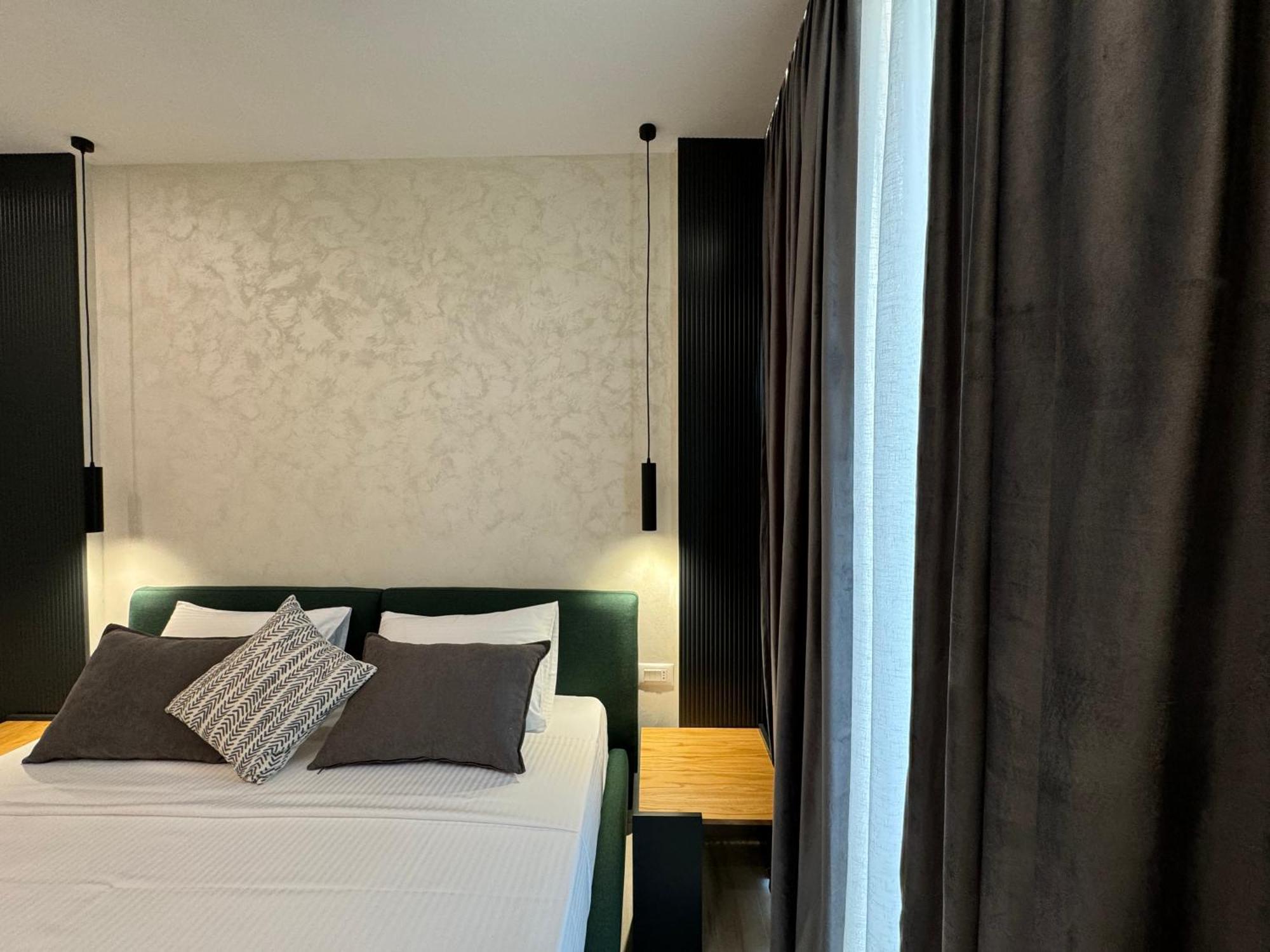 Twins Hotel วญอเรอ ภายนอก รูปภาพ