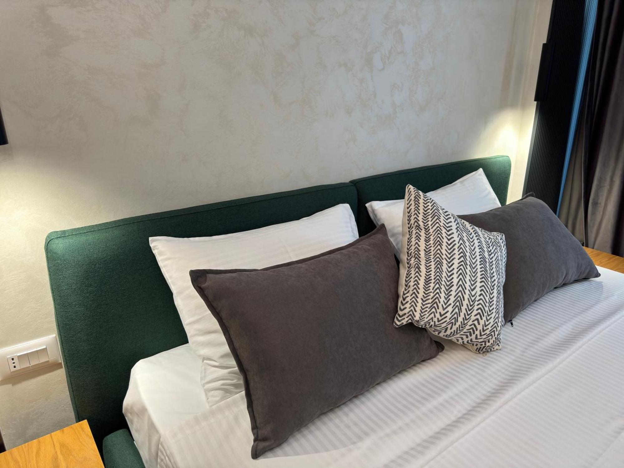 Twins Hotel วญอเรอ ภายนอก รูปภาพ