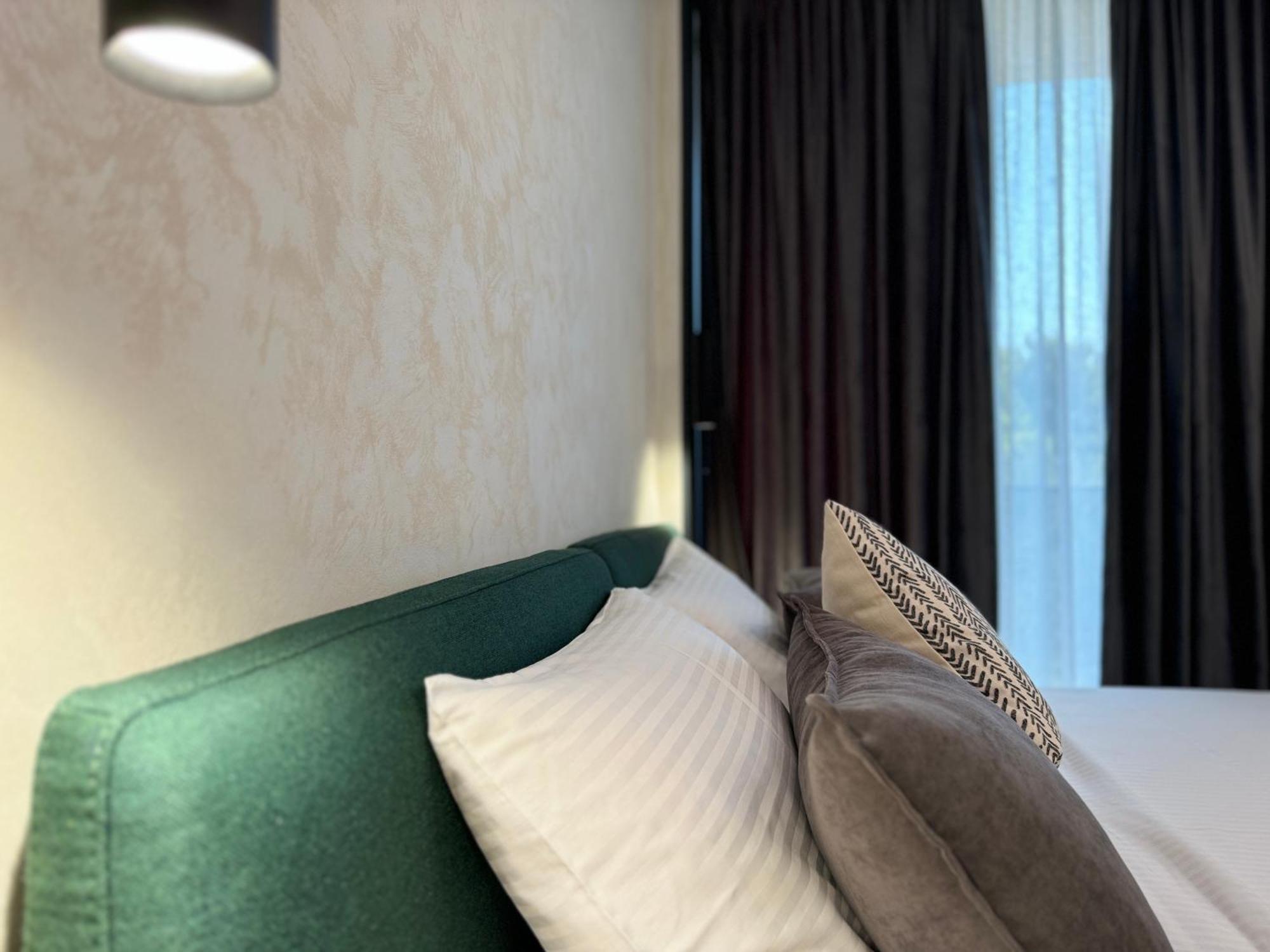 Twins Hotel วญอเรอ ภายนอก รูปภาพ