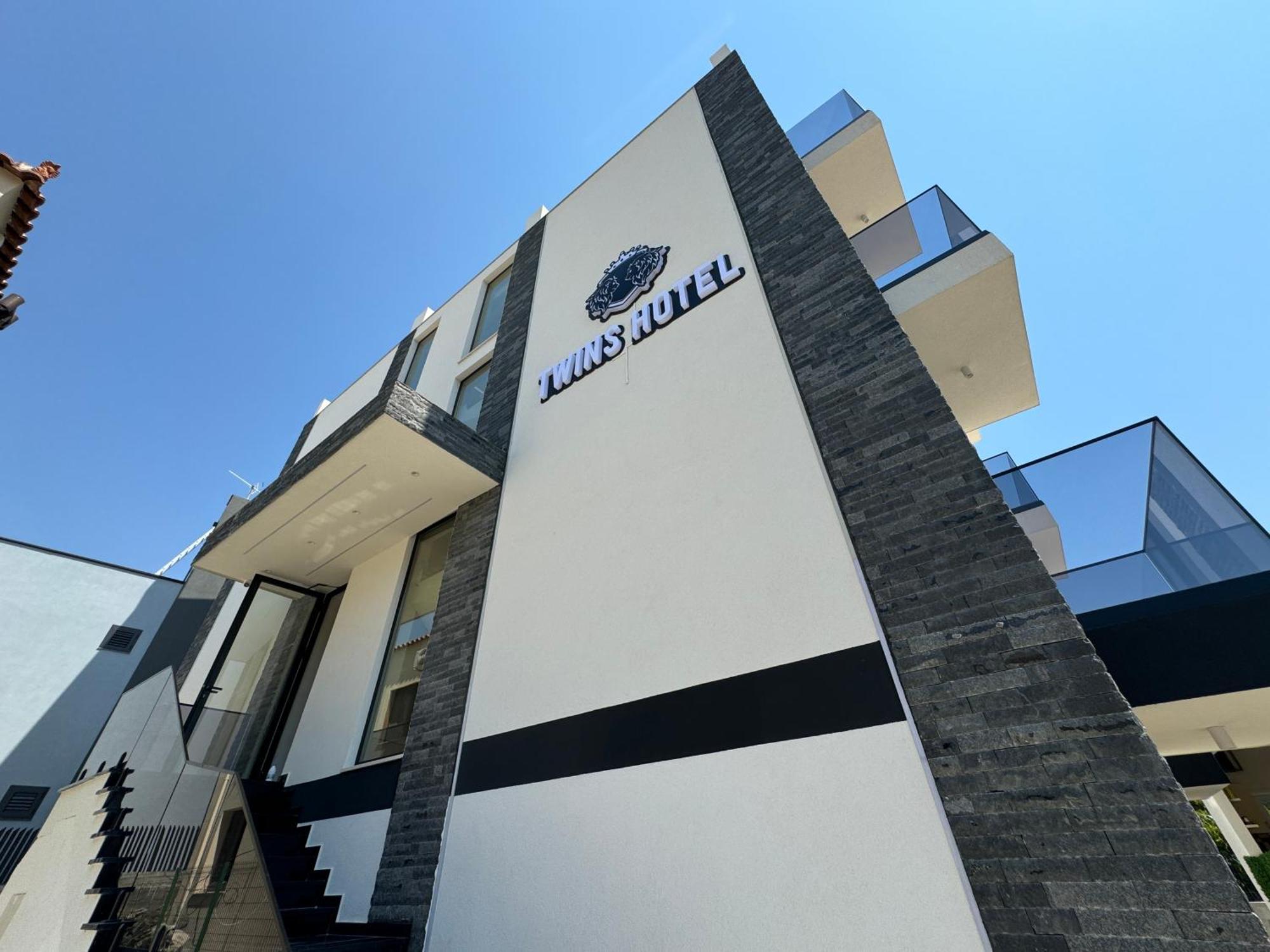 Twins Hotel วญอเรอ ภายนอก รูปภาพ