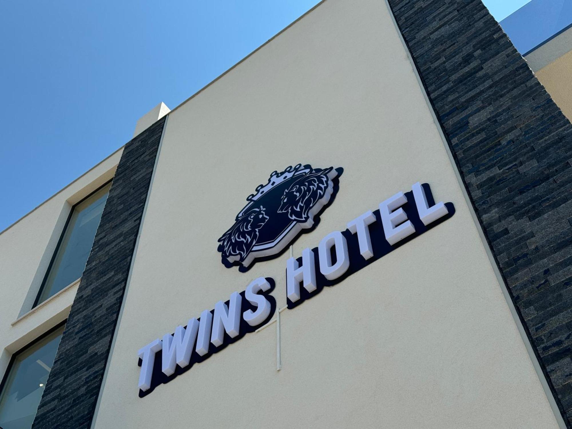 Twins Hotel วญอเรอ ภายนอก รูปภาพ